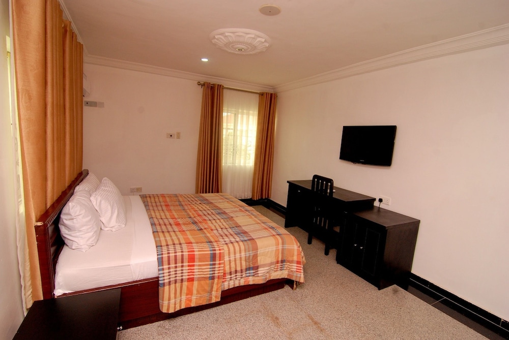 Belvoir Hotel 8/40