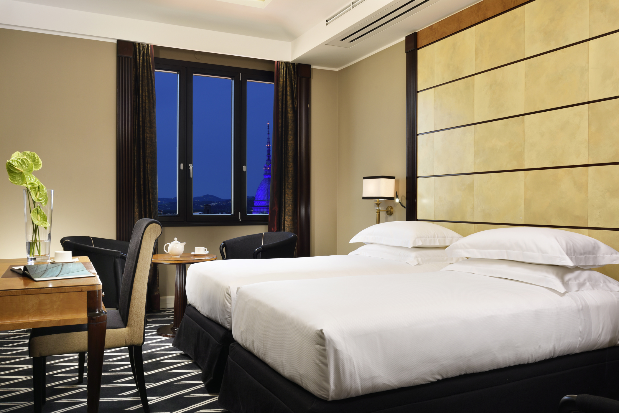 PRESIDENTIAL, SUITE
