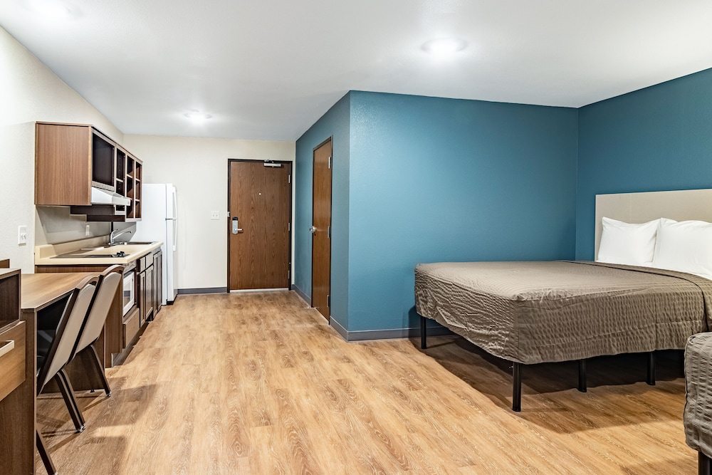 WoodSpring Suites Toledo Maumee 6/17