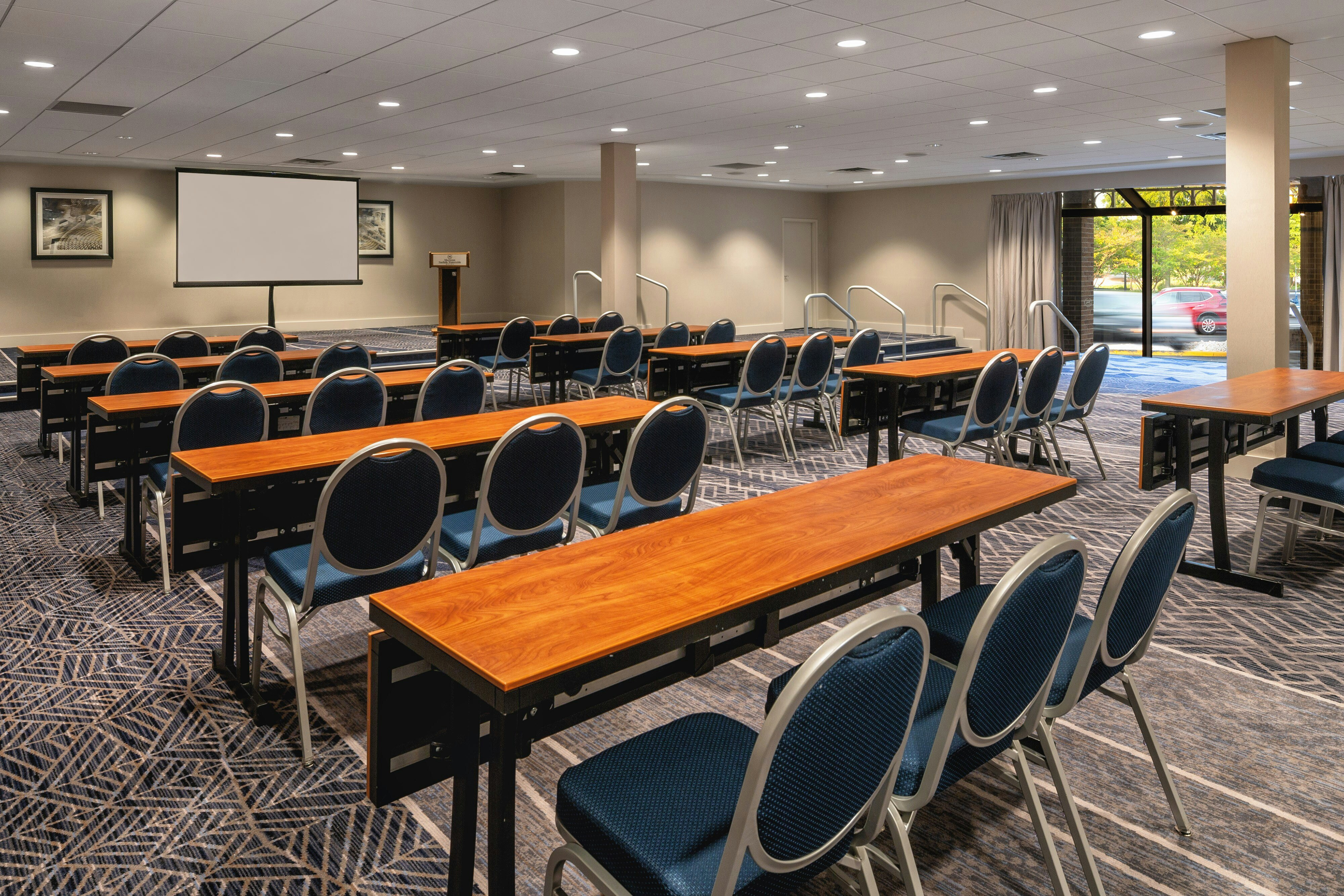 Sheraton Norfolk Waterside 47/55