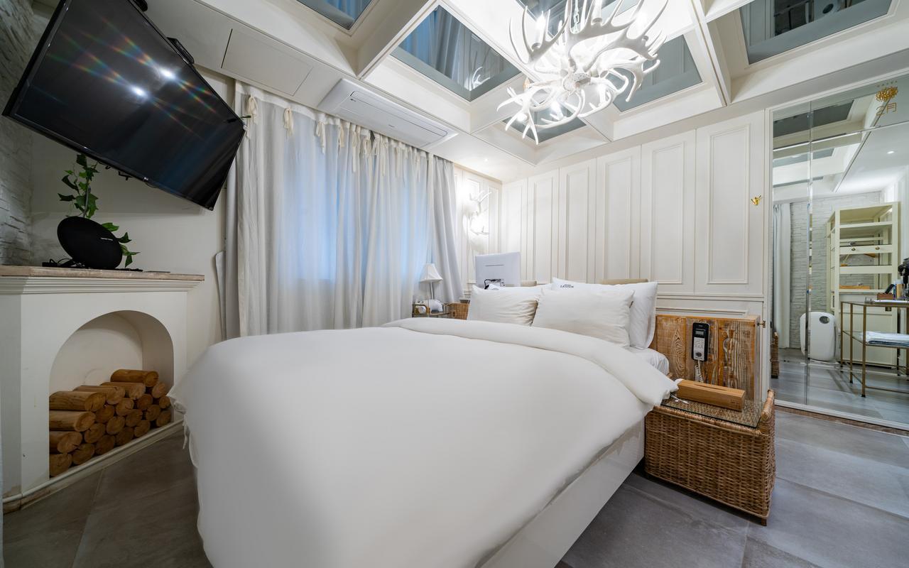 Suite, Double Bed