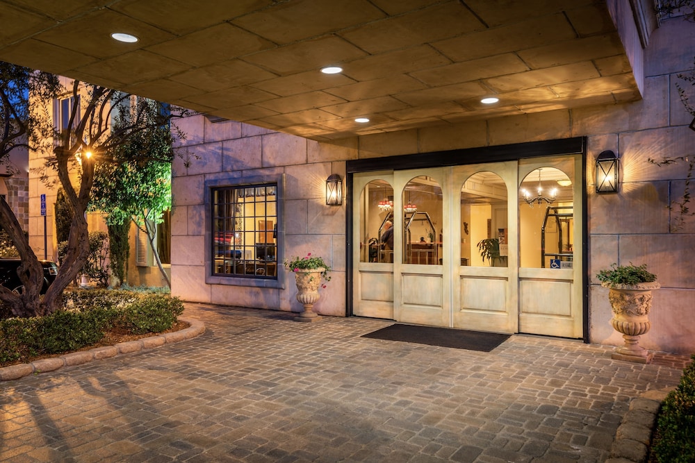 Ayres Hotel Seal Beach 3/36