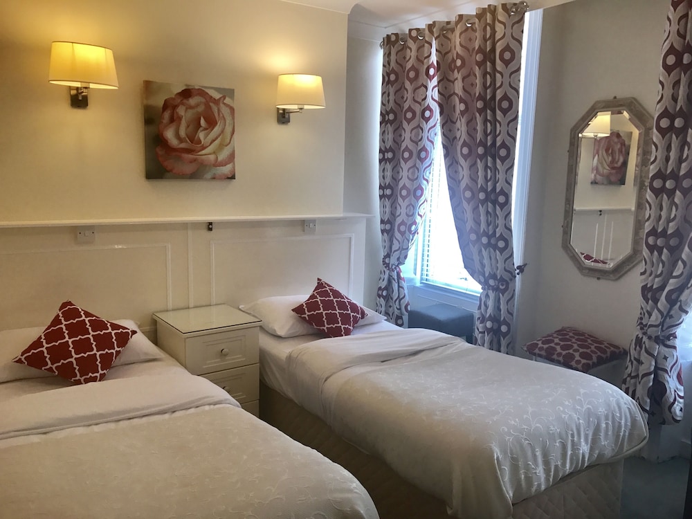 Dergvale Hotel 45/75