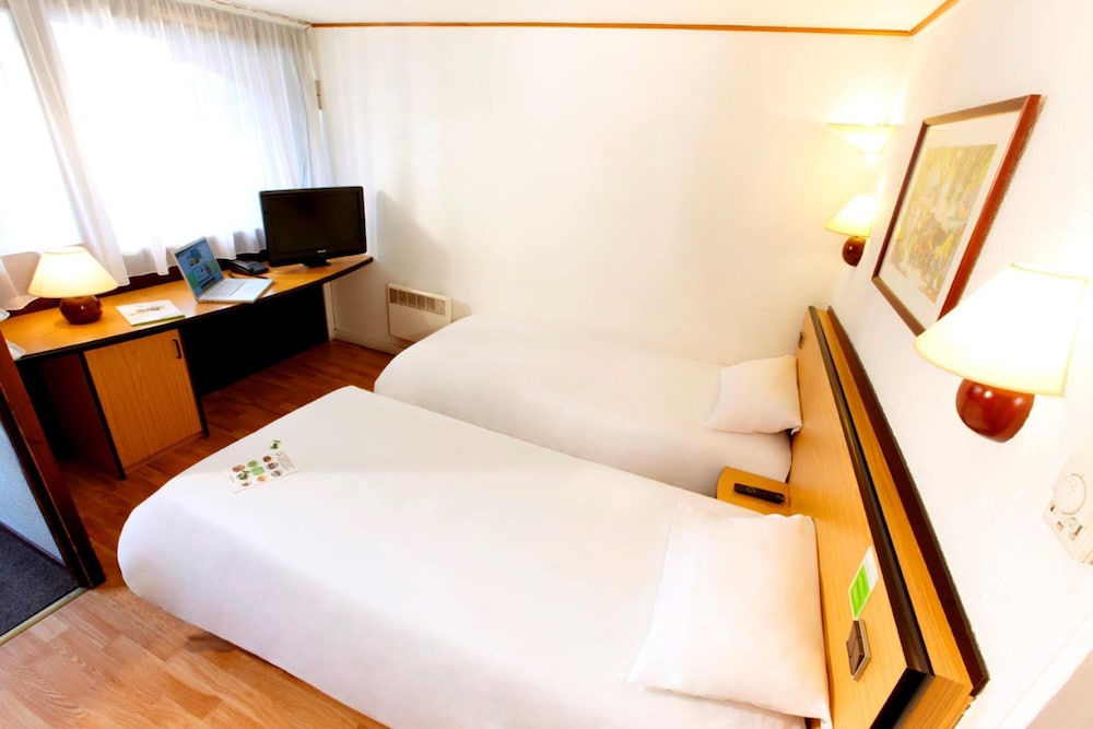 P'TIT DEJ-HOTEL FOIX 6/23