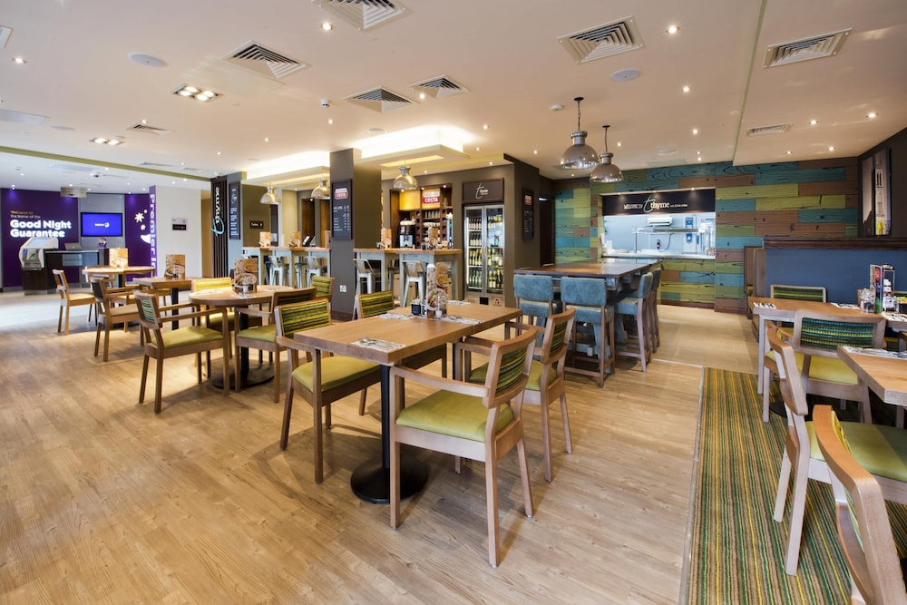 Premier Inn Honiton hotel 22/26