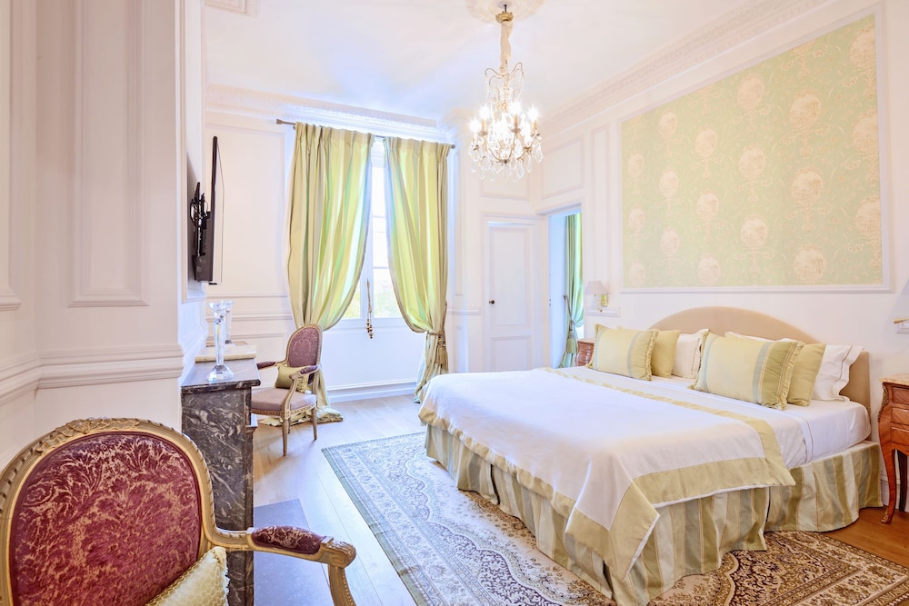 Victor Louis Villa 17/35