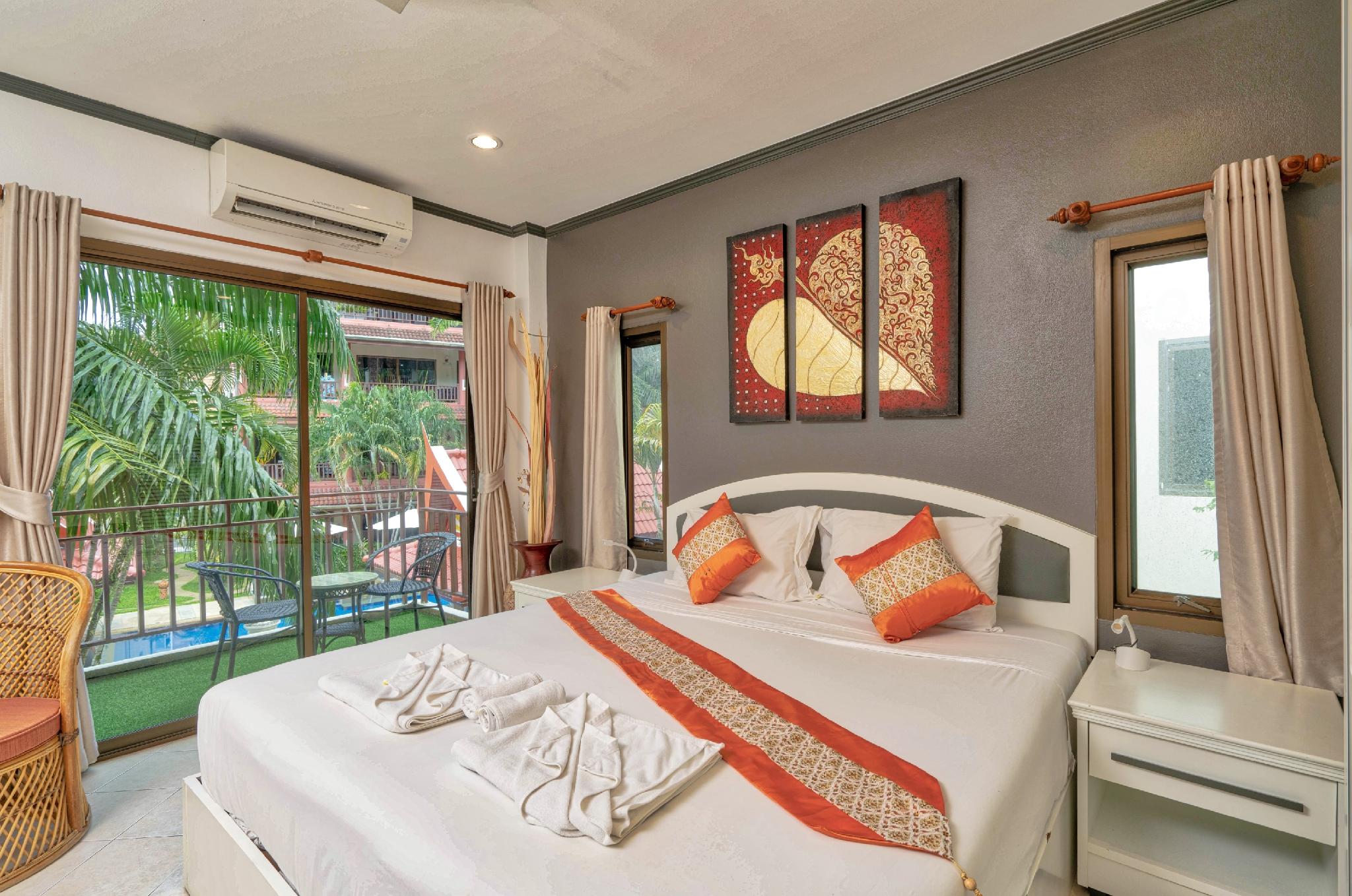 Superior, King Bed, Pool Side