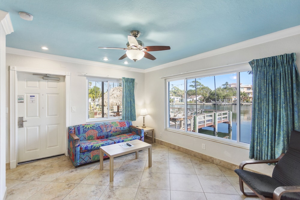 Bay Palms Waterfront Resort - Hotel and Marina 44/70