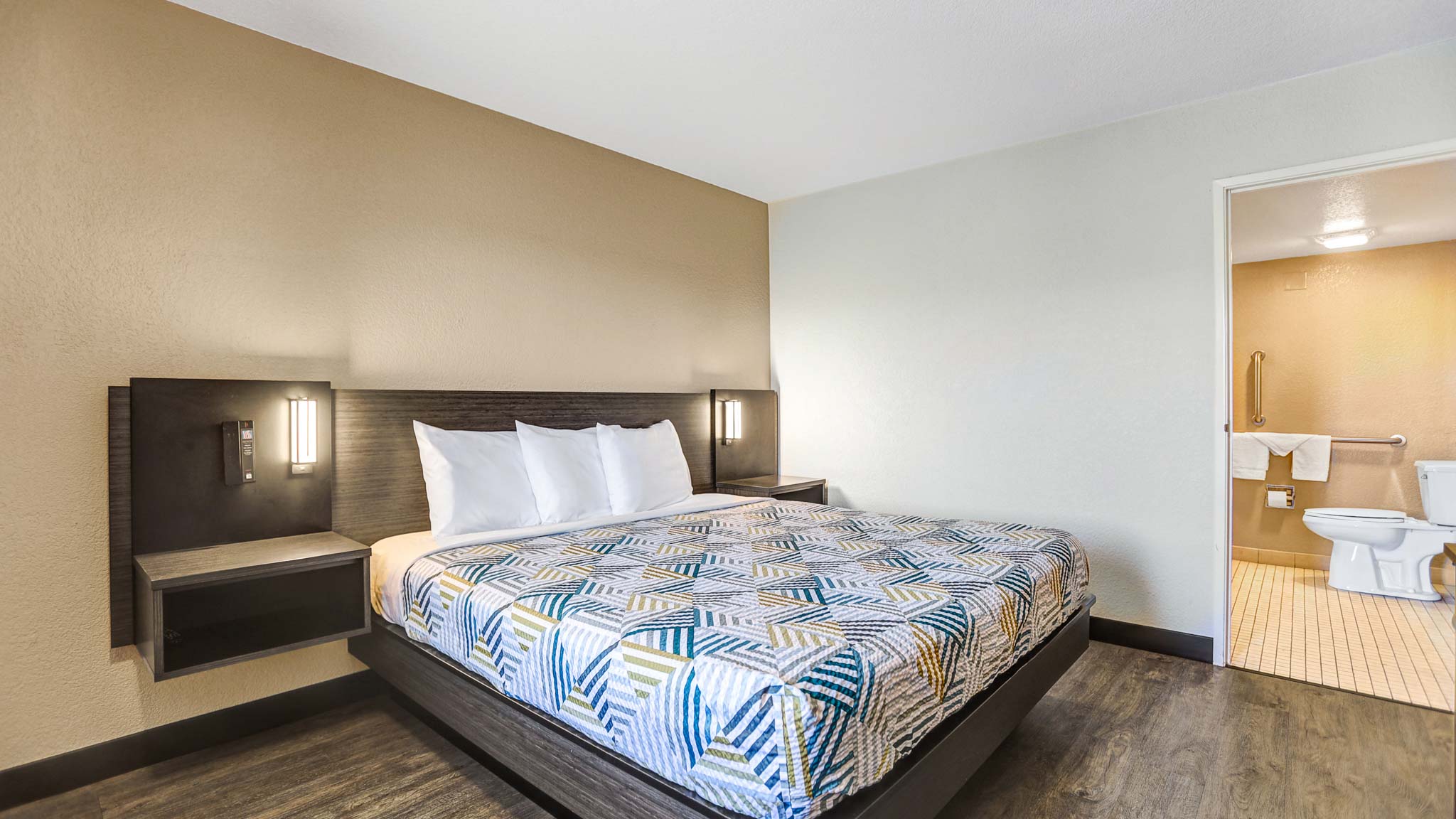 1 King Bed - ADA/RI Shower/Micfridge