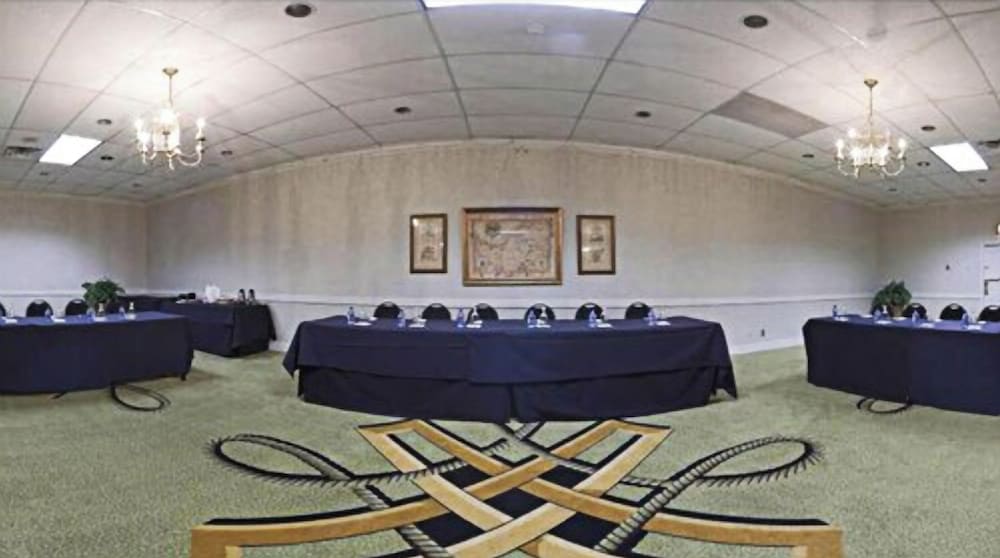Days Inn by Wyndham Warren 25/26