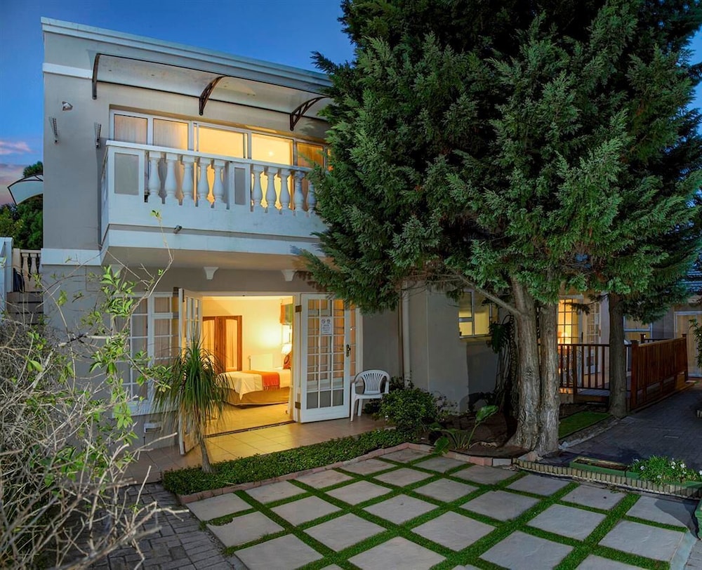 Heugh Road Guest House (Essential Service Acc) 1/24