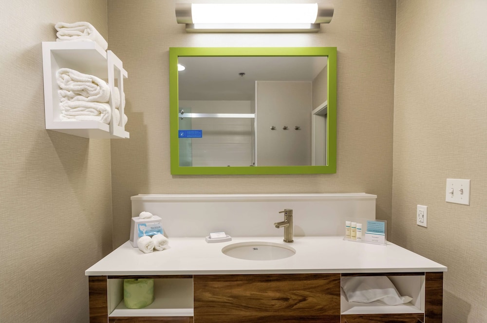 Hampton Inn Madison Oh 25/58