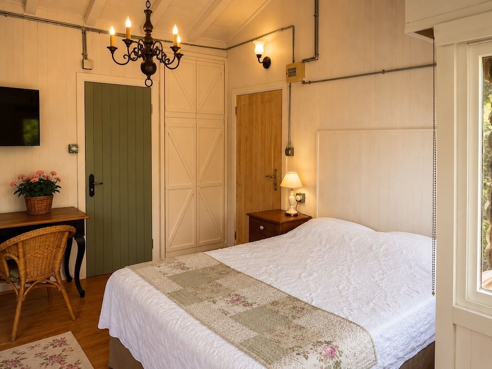Tranquilla River Lodge - Adults Only 8/50