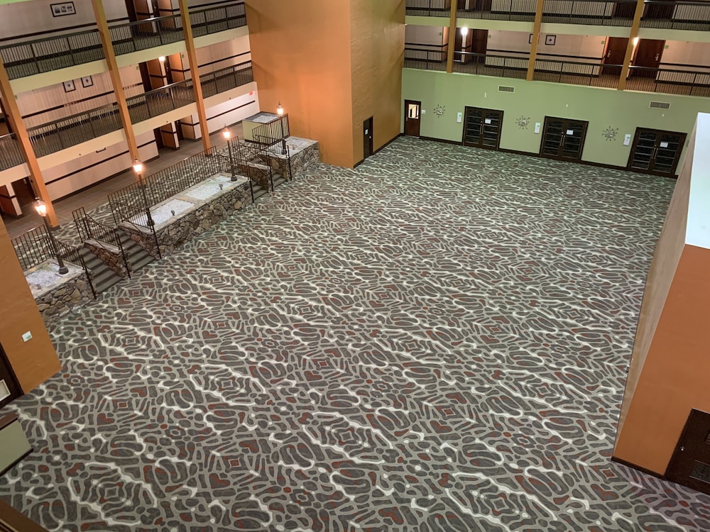 Clarion Hotel & Suites Conference Center Memphis Airport 11/31