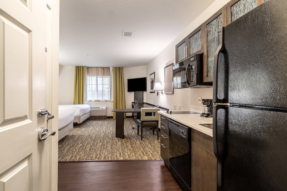 جناح استوديو بسرير كينج، Candlewood Suites 3/4