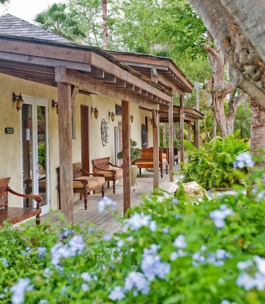 Villa Montana Beach Resort 2/75