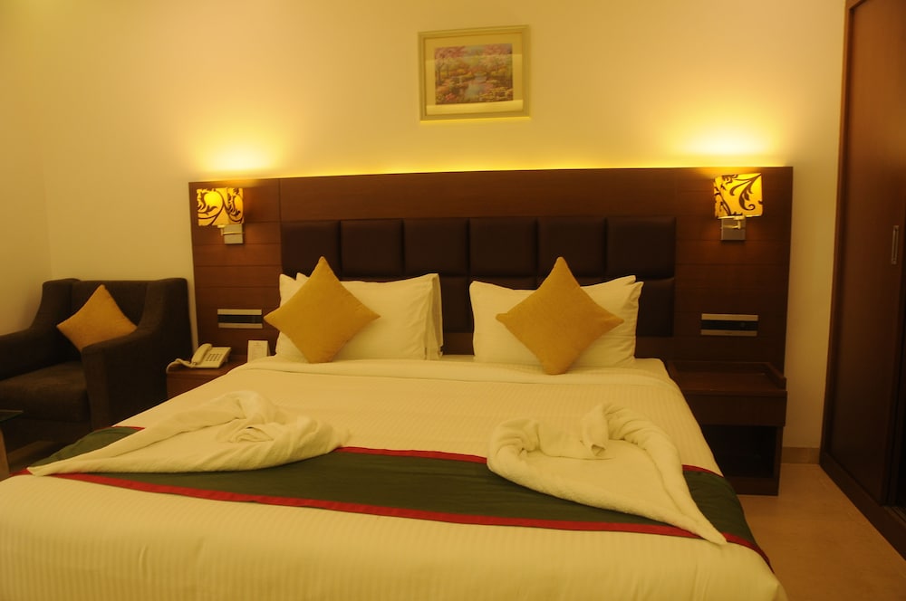 EXECUTIVE, SUITE