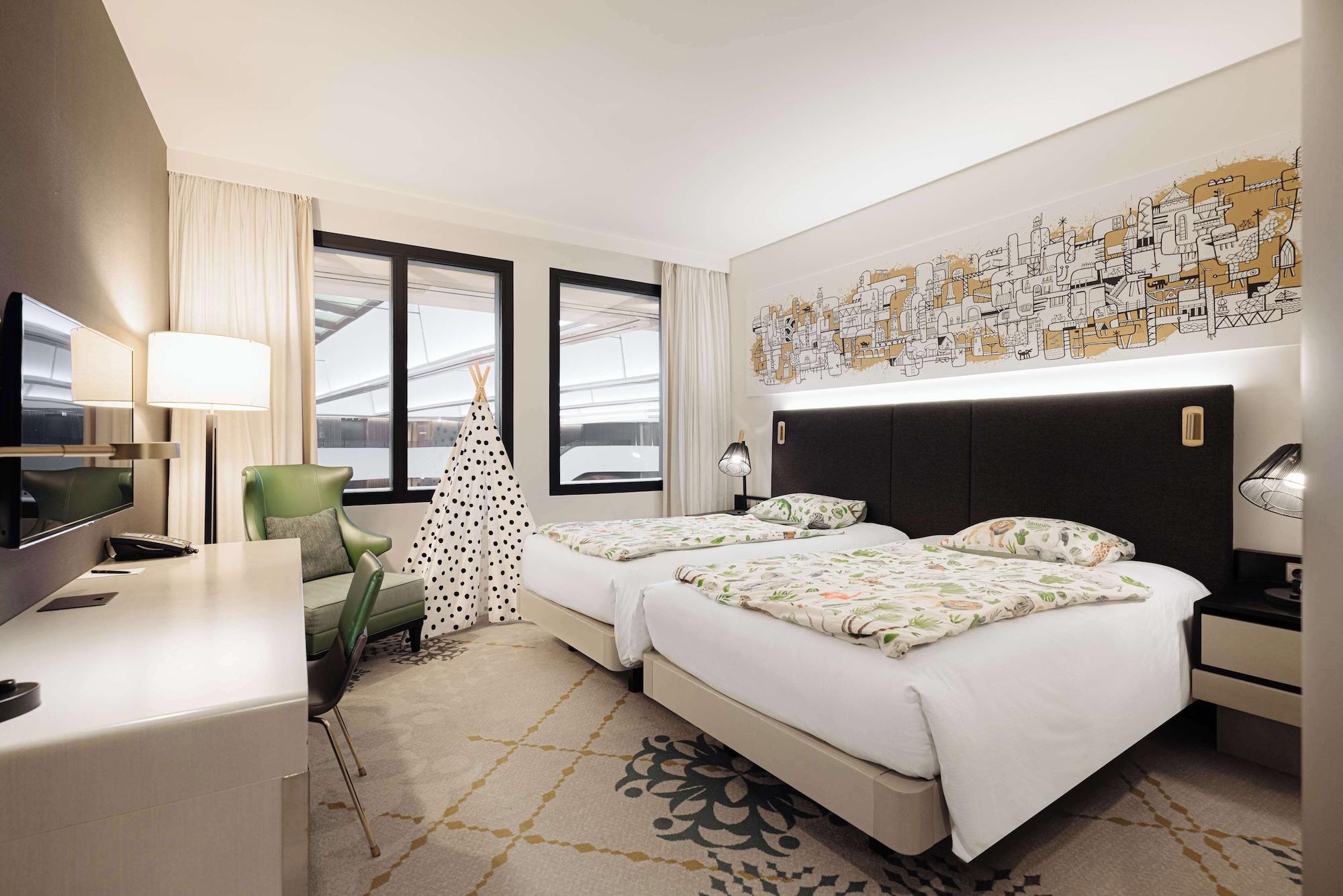 Connecting, Family Suite, Multiple Beds