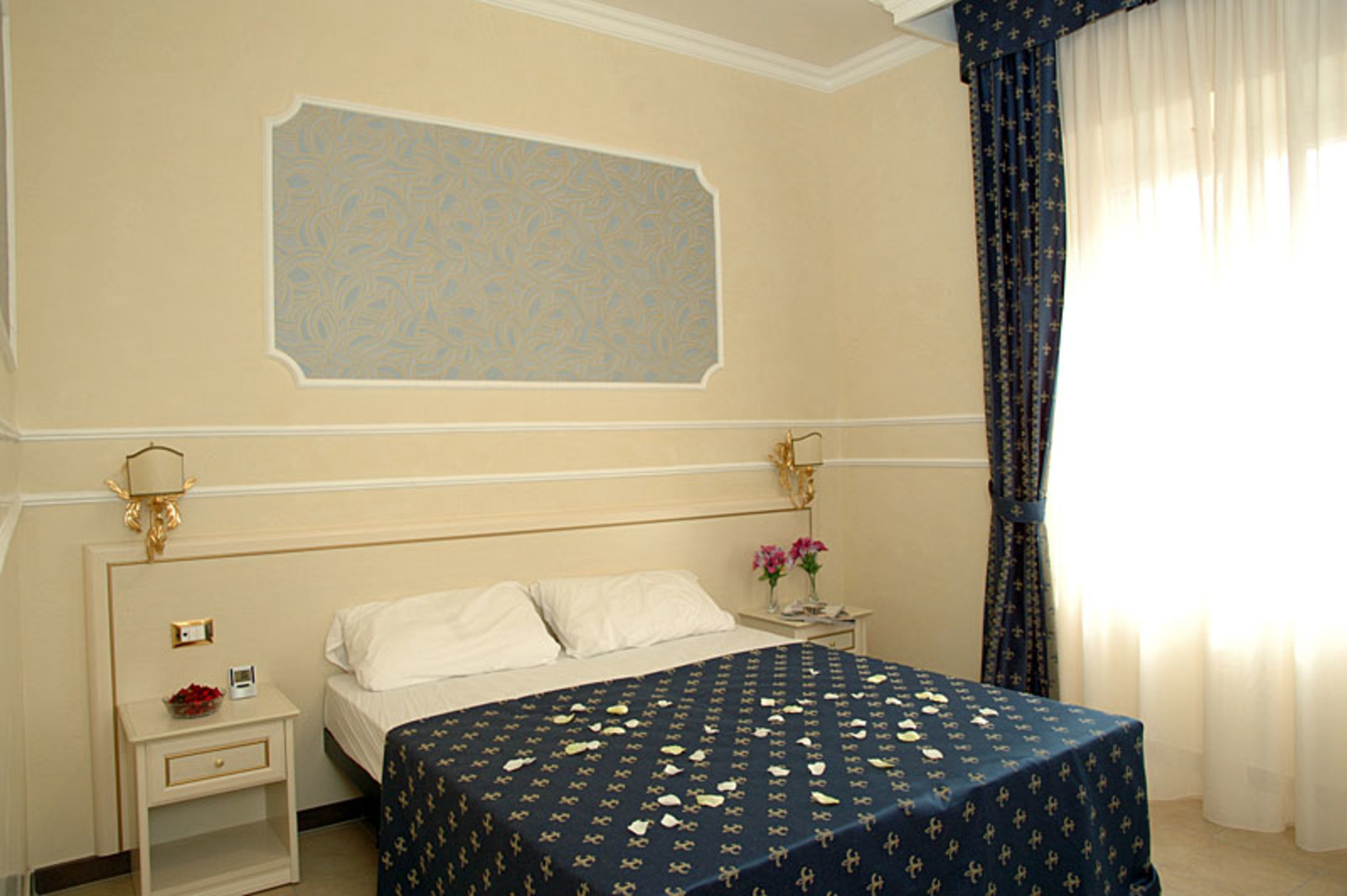 Room at Cesar Palace Guesthouse, ROME