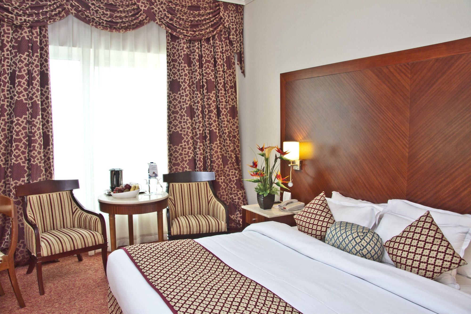 DELUXE ROOM