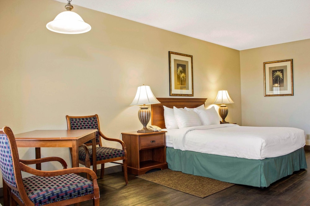 Quality Inn Benson I-10 Exit 304 24/49