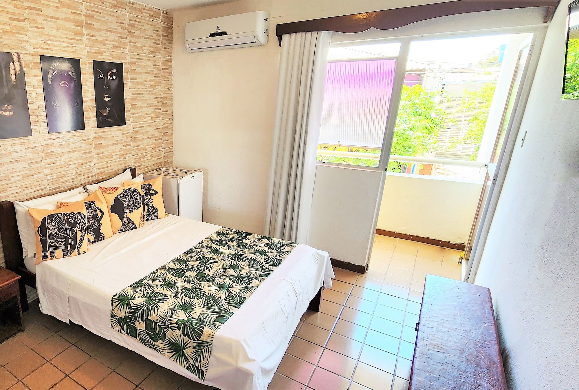 EXCLUSIVE, DOUBLE BED