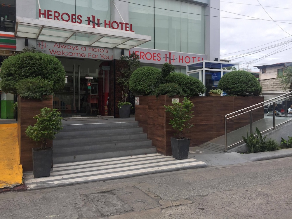 Heroes Hotel 60/63