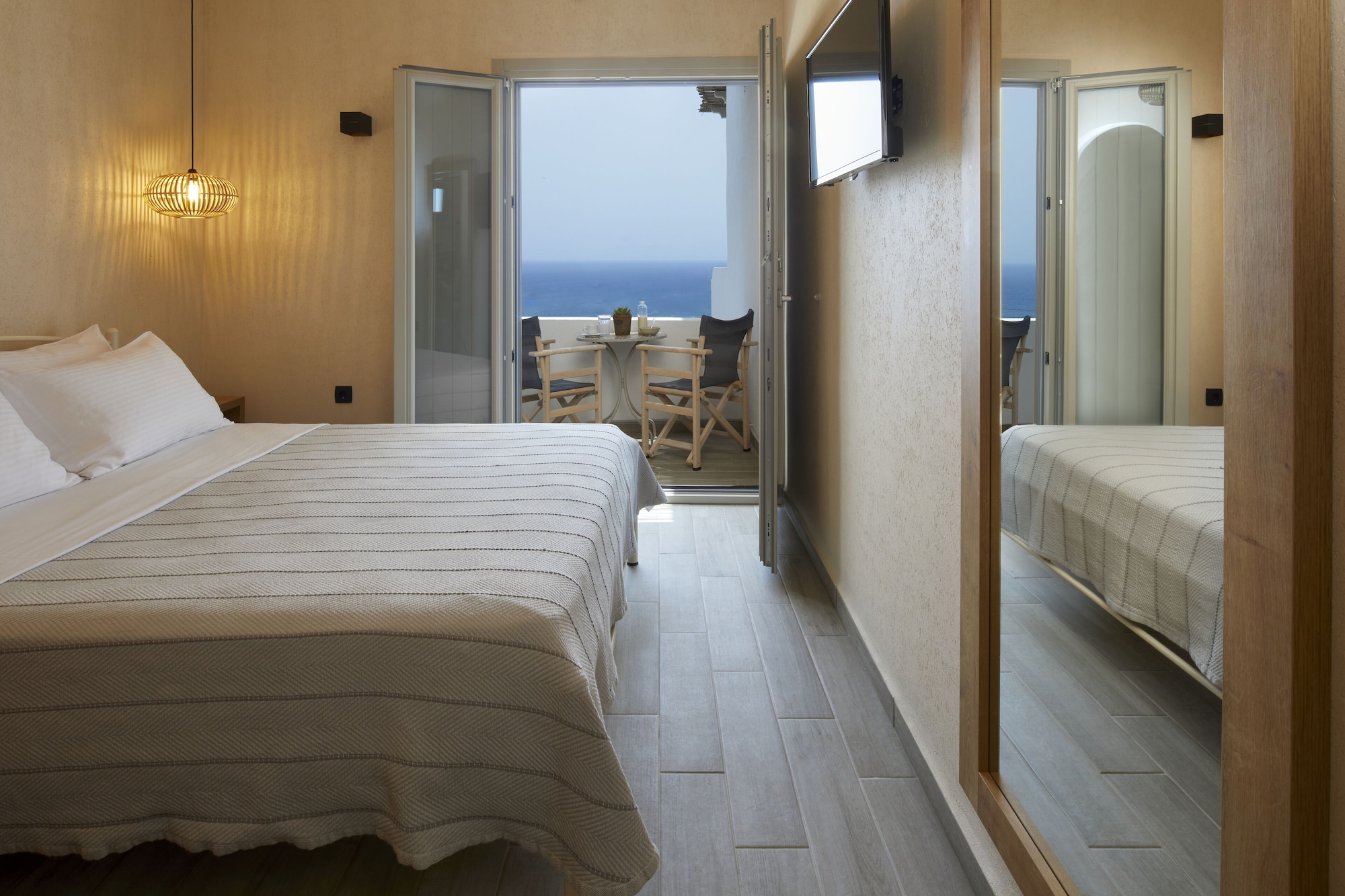 STANDARD, SEA VIEW