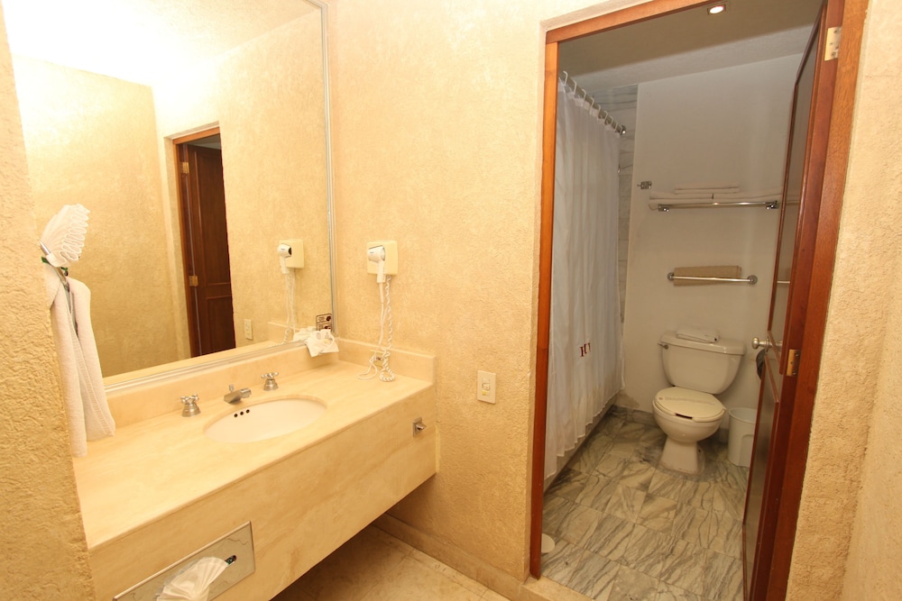 Hotel Marques del Valle 47/50