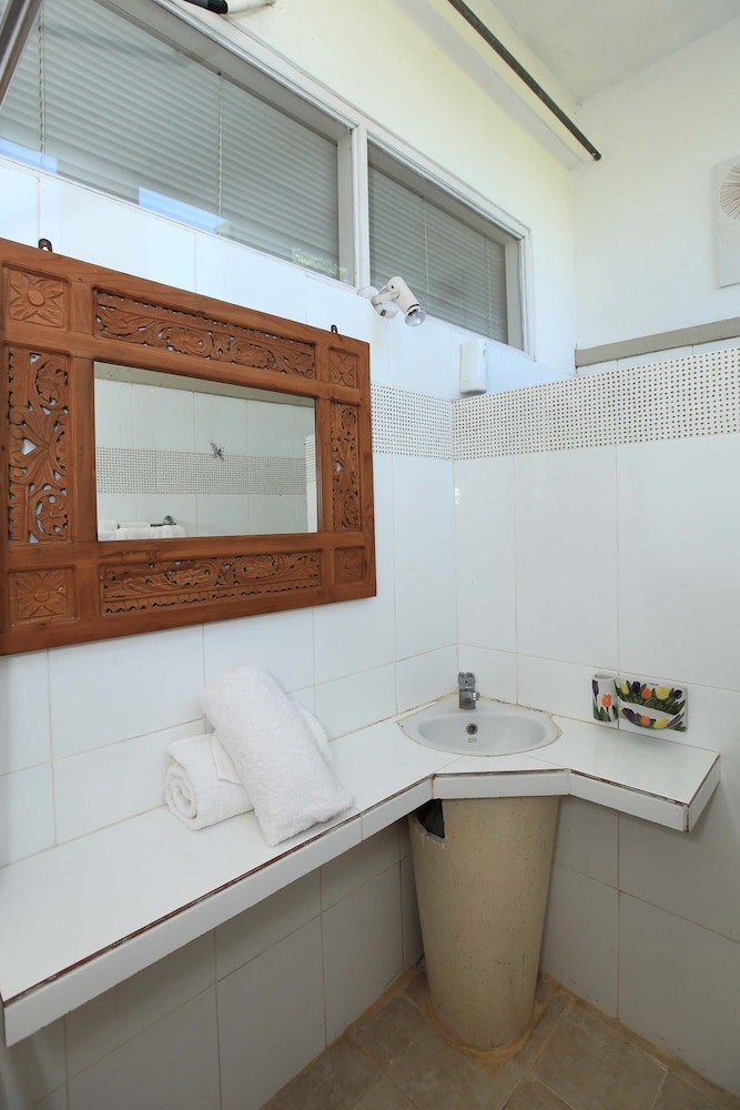 Villa Agung Beach Inn 28/65