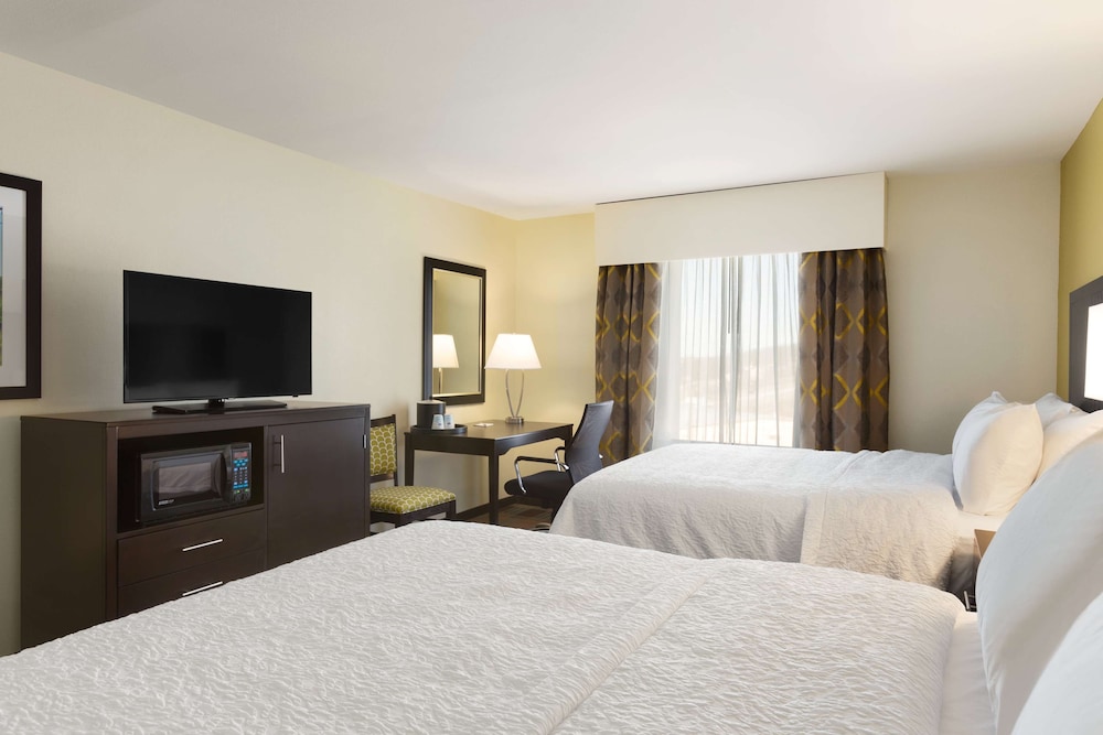Hampton Inn Fairmont Wv 20/61