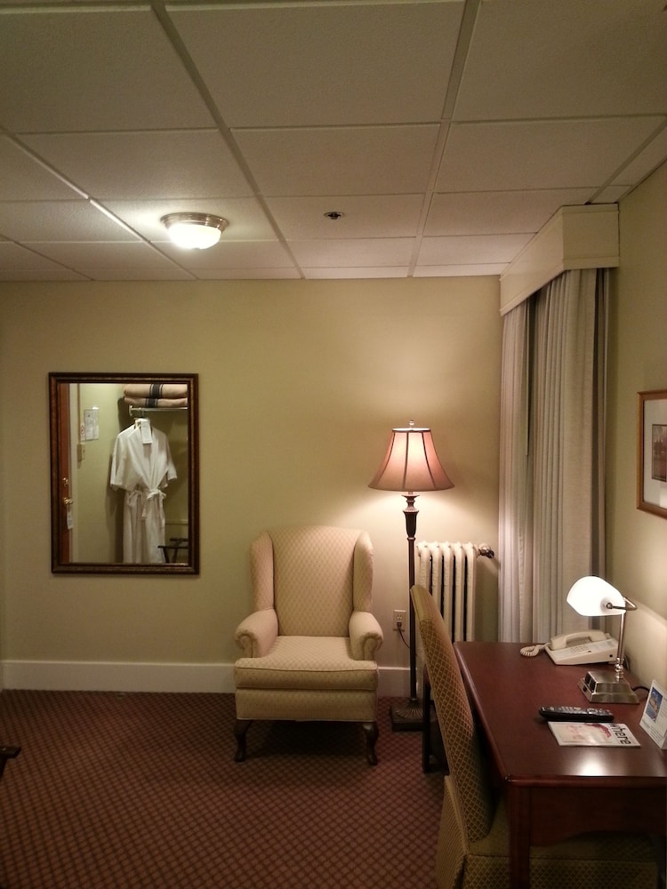 Kingston Hotel 39/63