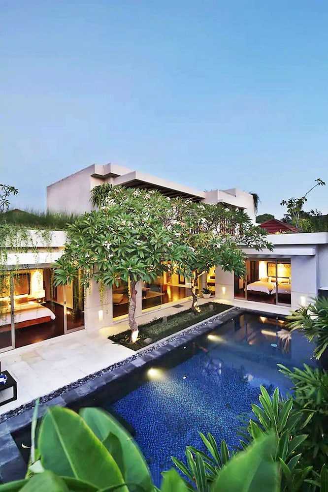 Kedonganan Beach Villas 46/50