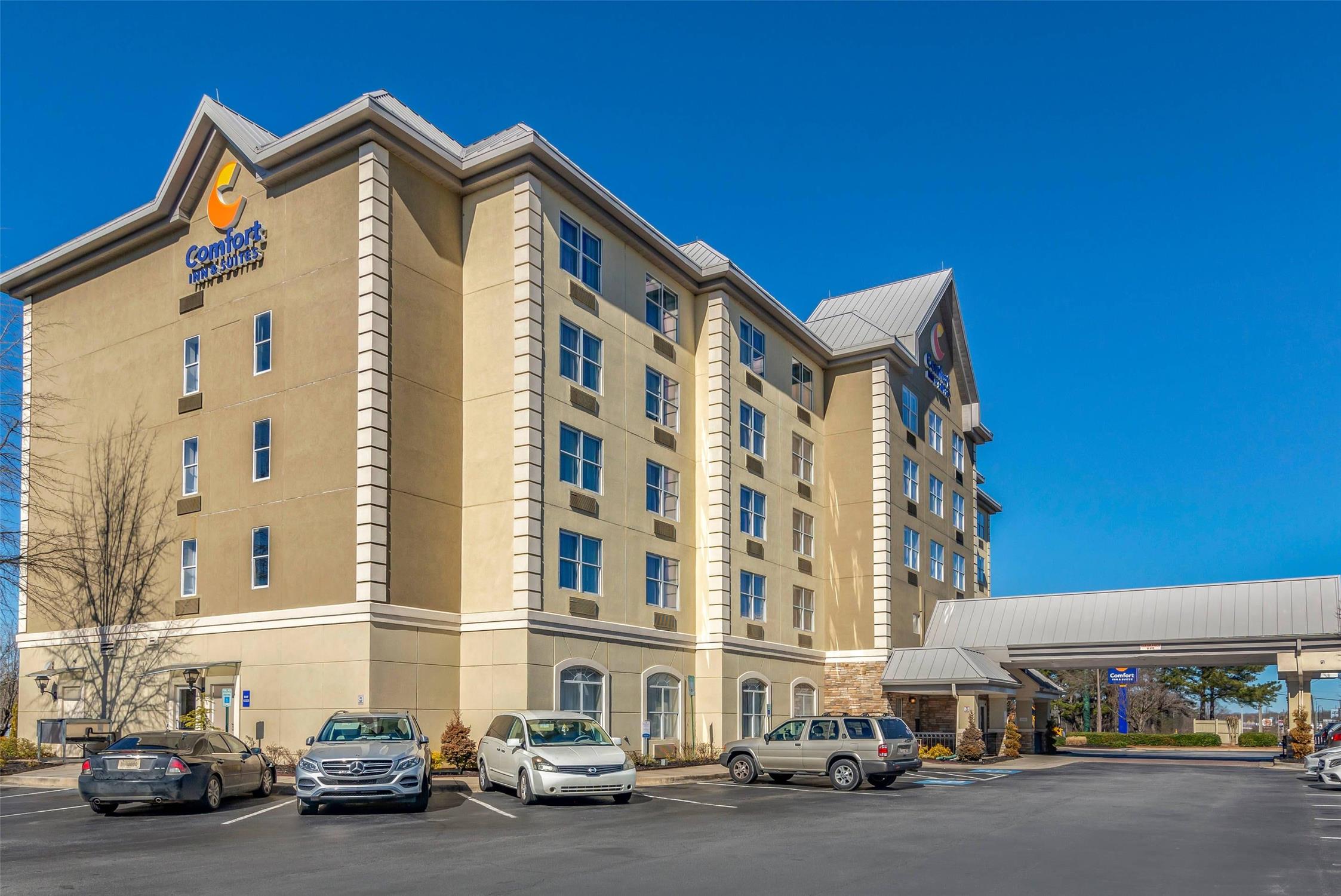 Comfort Inn & Suites Near Six Flags GA 37/38