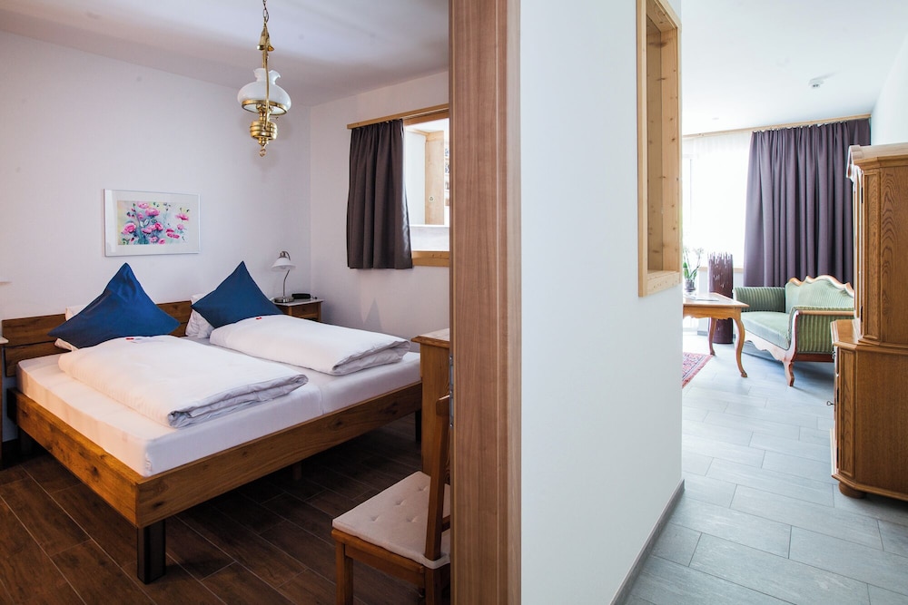 Carlton-Europe Vintage Adult Hotel 24/56