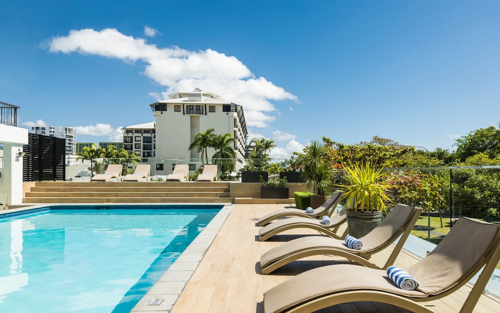 Pacific Hotel Cairns 67/72