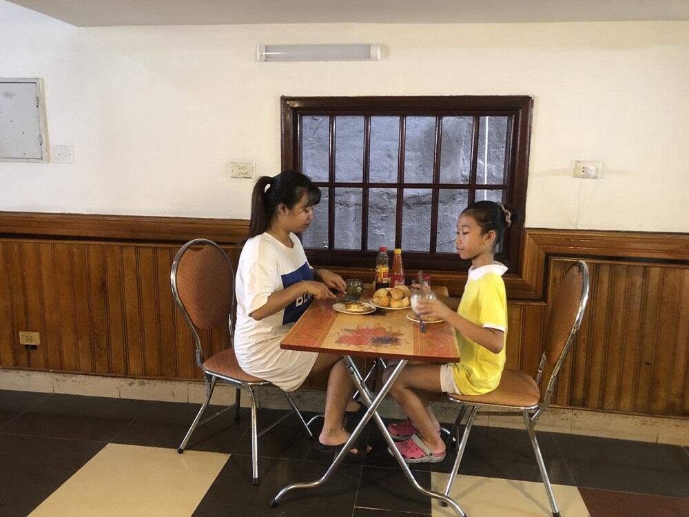 Viet Nhat Halong Hotel 53/61
