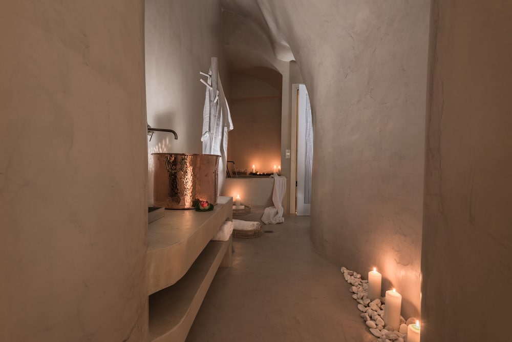 Mythical Blue Luxury Suites 30/50
