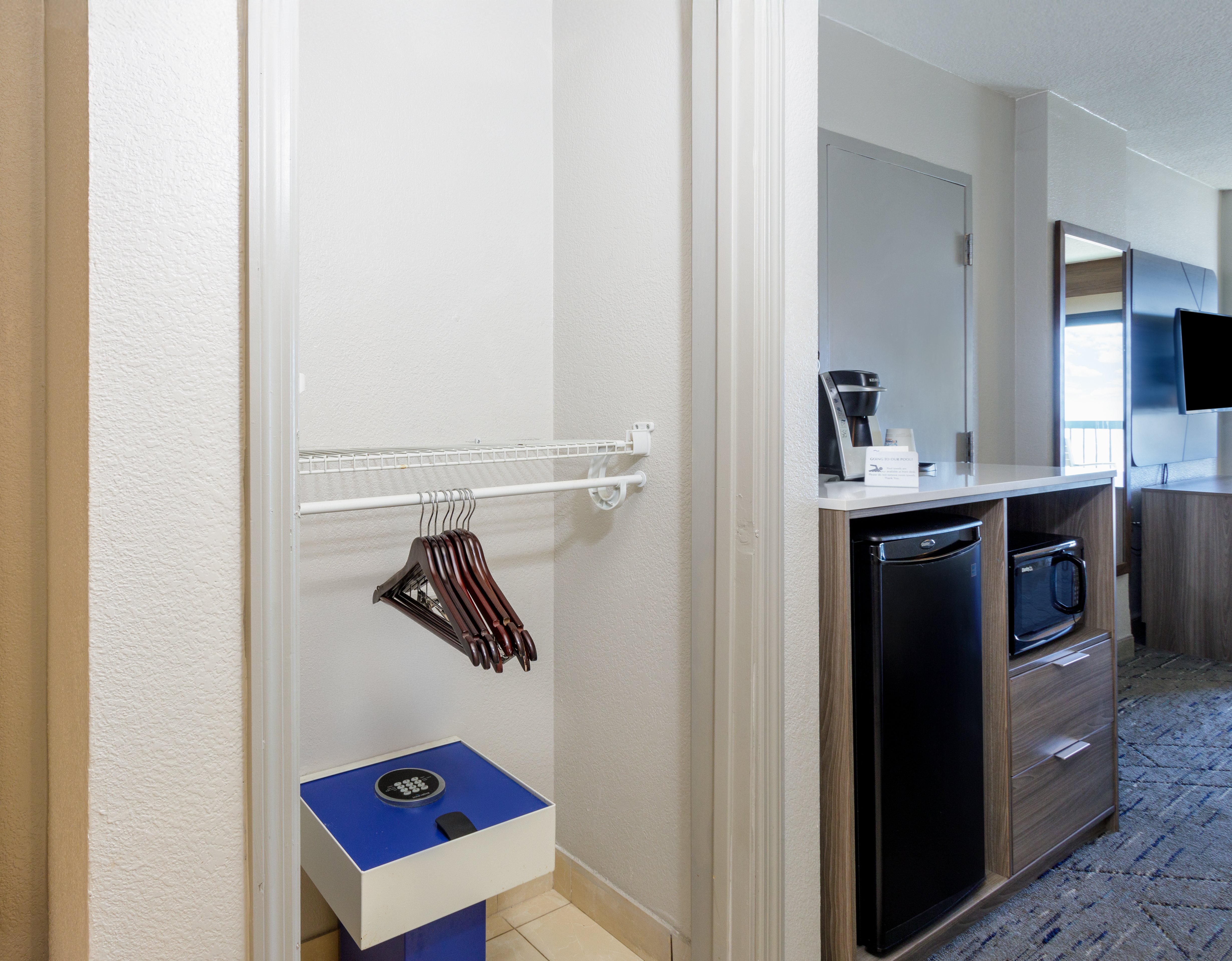Holiday Inn Express Hotel Suites Oceanfront Daytona Beach Shores 14/48