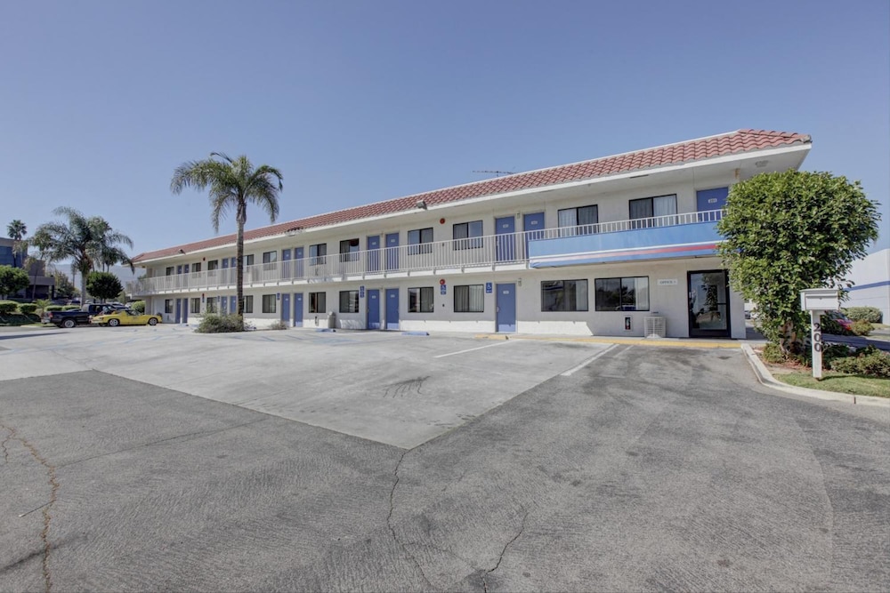 Motel6 Corona, CA - Norco 56/70