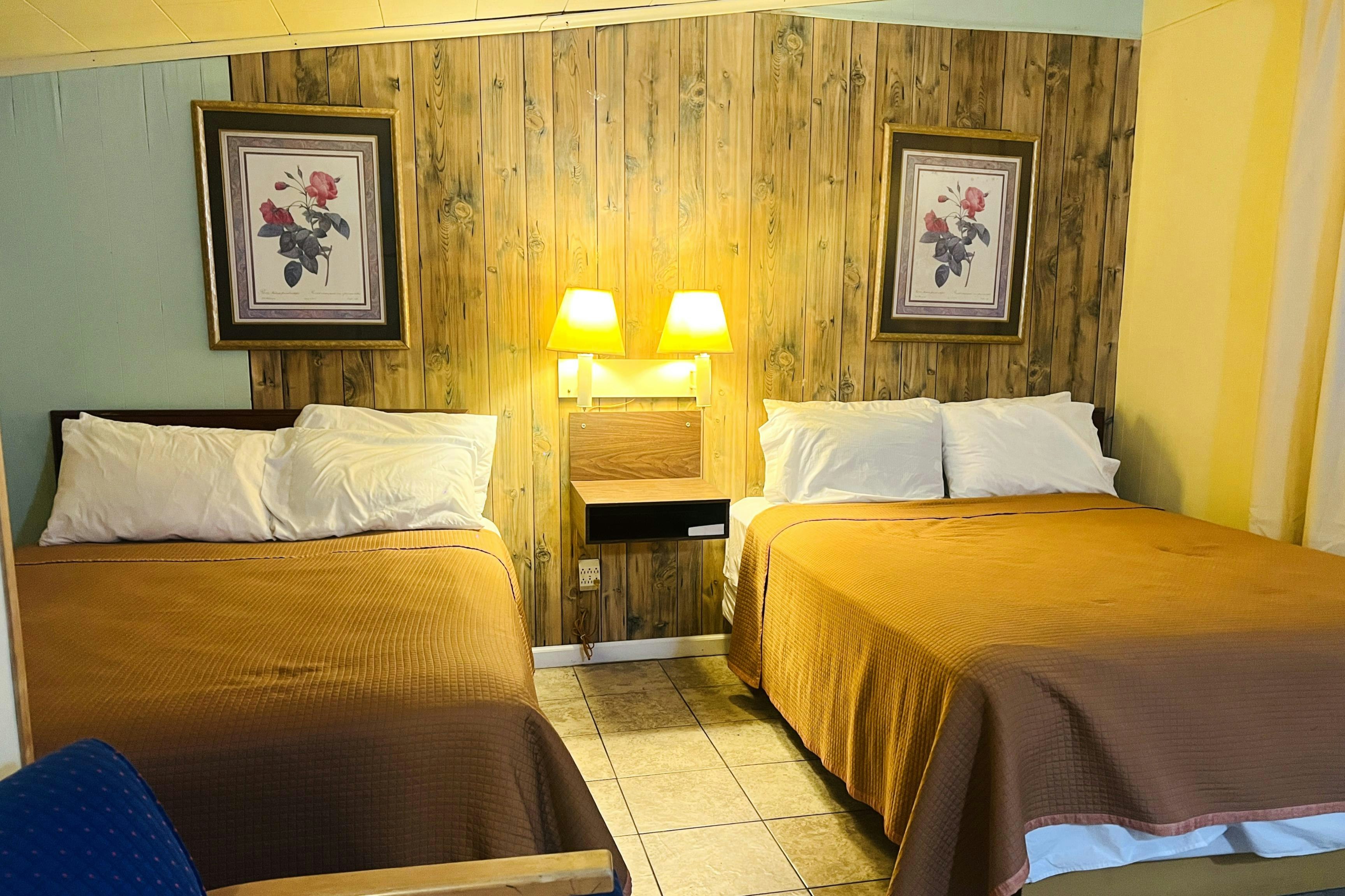 Sparta Motel Near St. Louis / Mississippi River IL 15/27