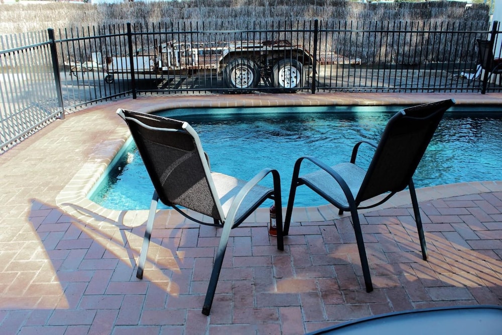 Golden River Motor Inn 25/33
