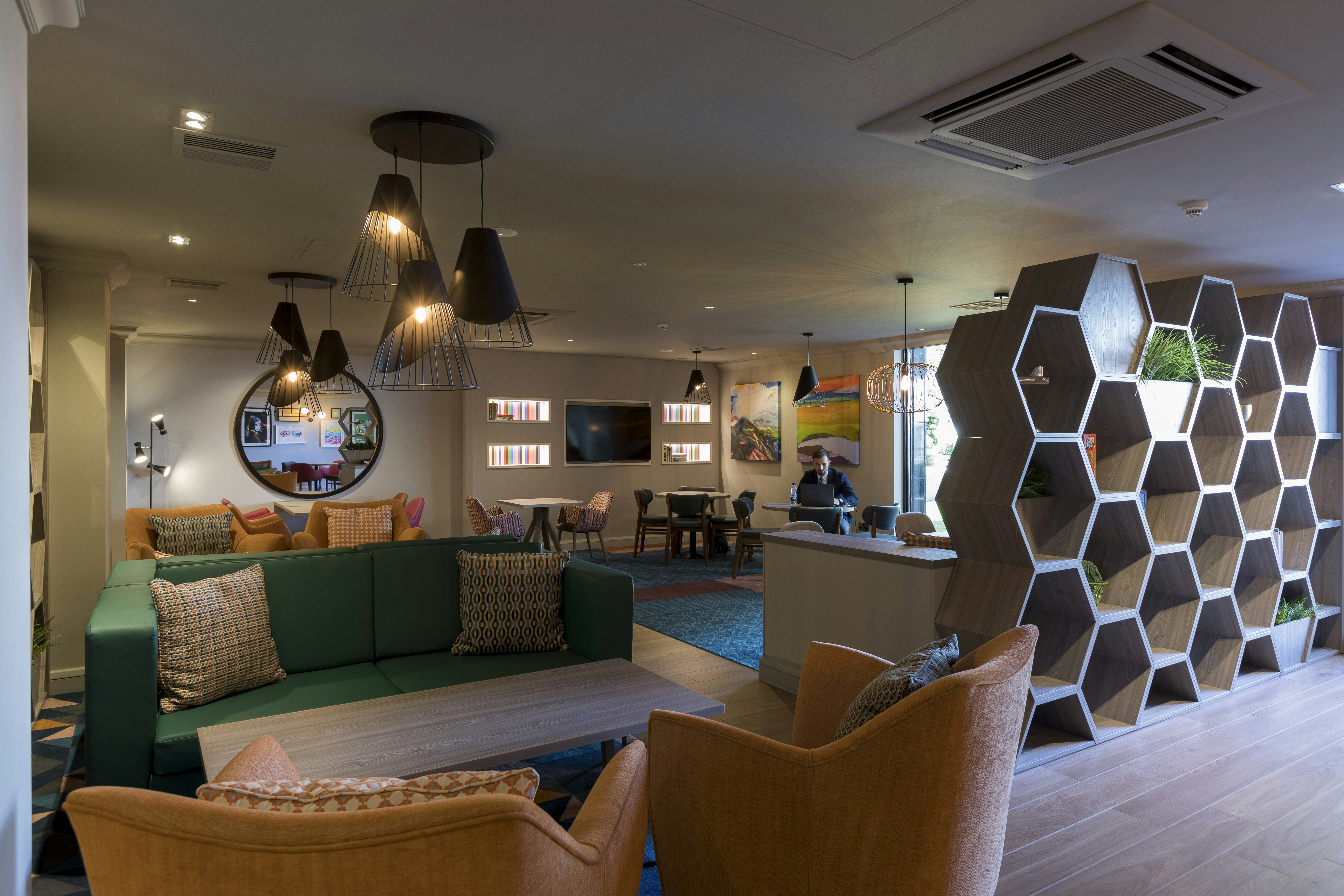 HOLIDAY INN GLASGOW AIRPORT 49/80
