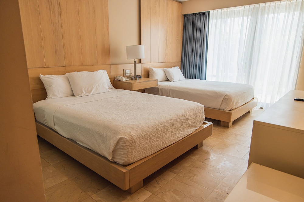 ROOM, 2 QUEEN BEDS, GARDEN VIEW, KITCHENETTE