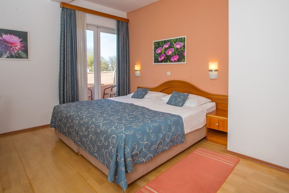 Hotel Ivka 9/50
