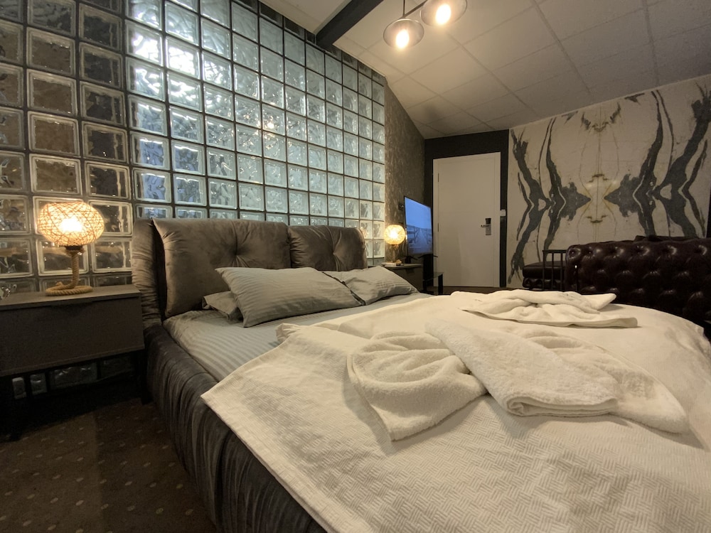 Eva Otel 11/50