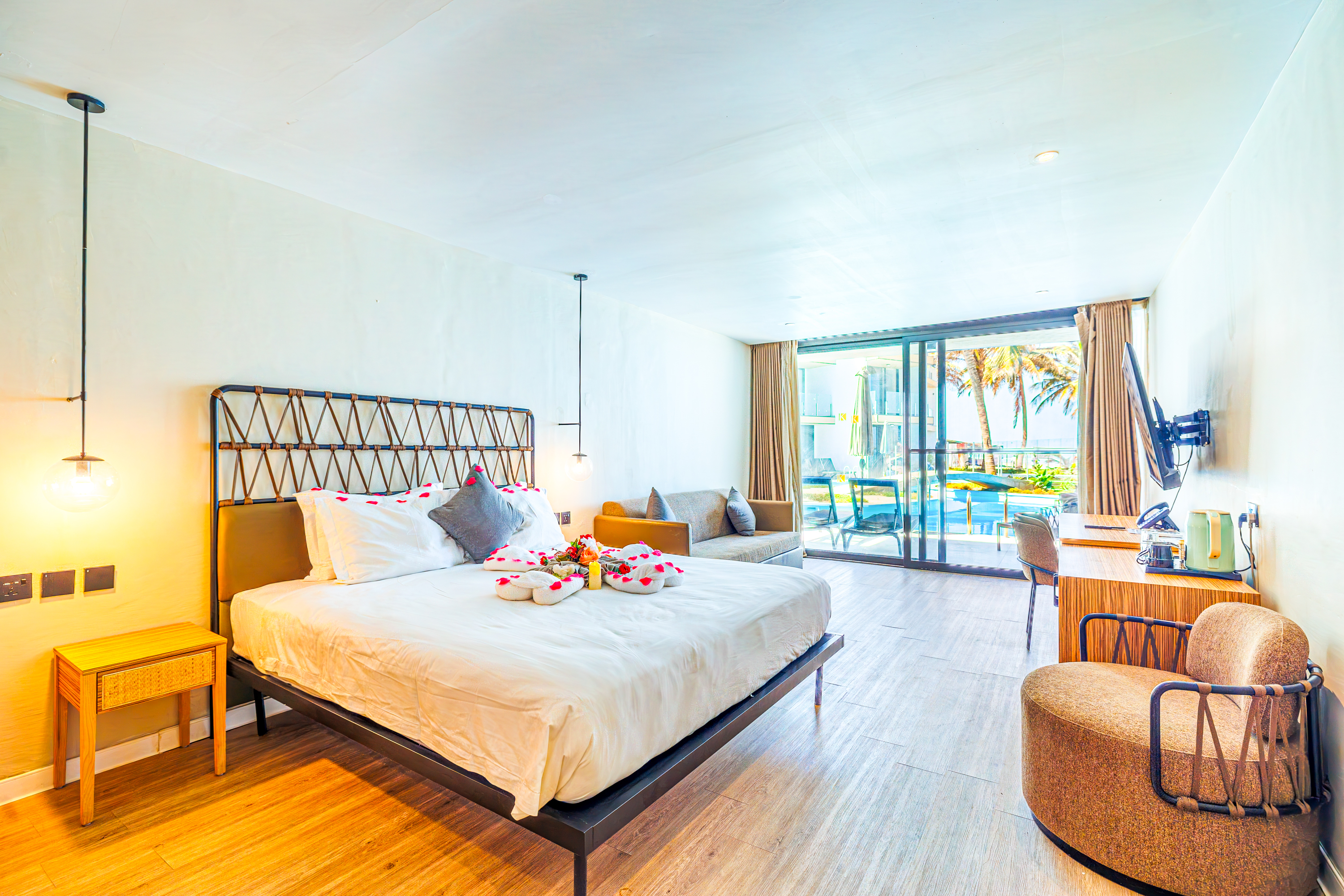 Swim Up Room، Kombo Beach Resort 3/7