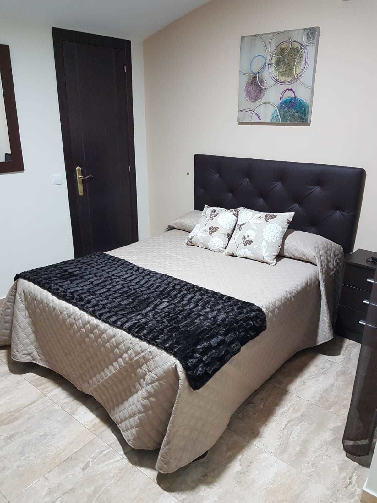 ROOM, SINGLE