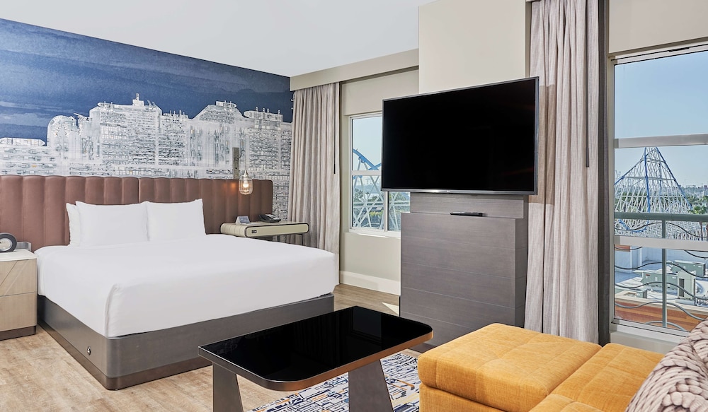 ROOM, KING BED