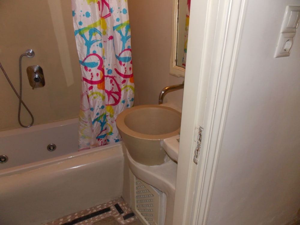 Rania Apartments Studios & Suites 48/50